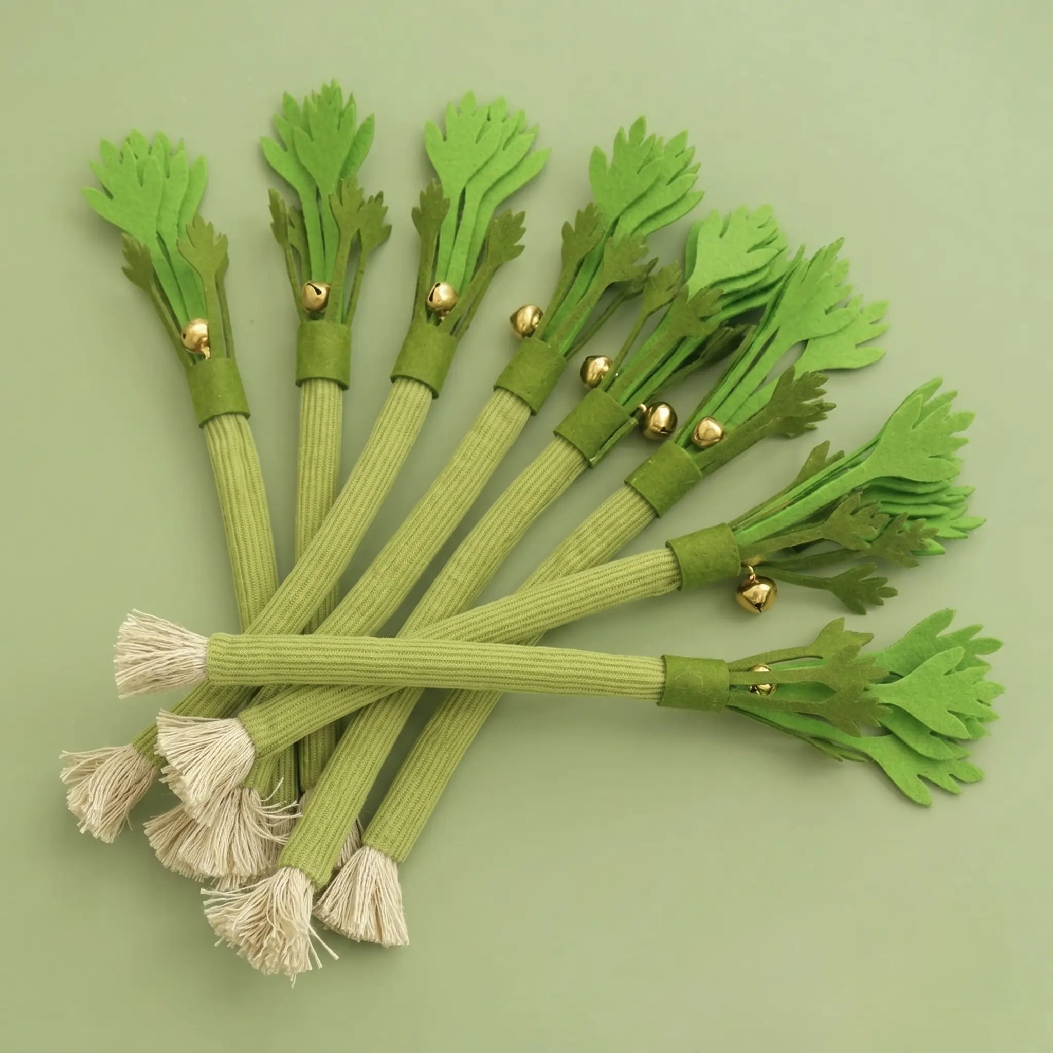 Chew Toys for Cats – Catnip Molar Stick with Bell for Teeth Cleaning
